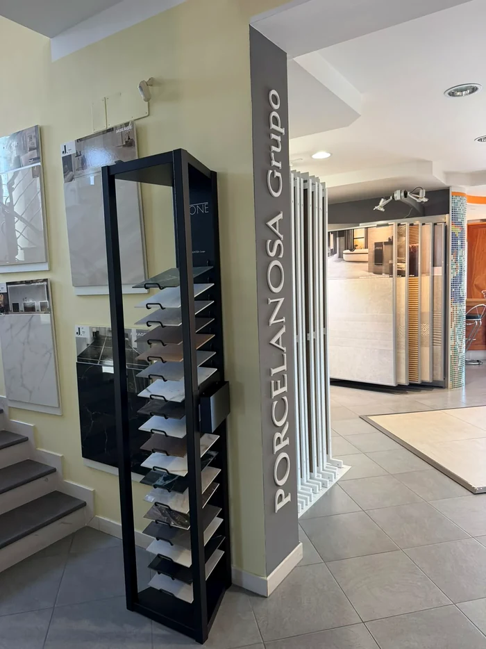 Espositore Porcelanosa Grupo