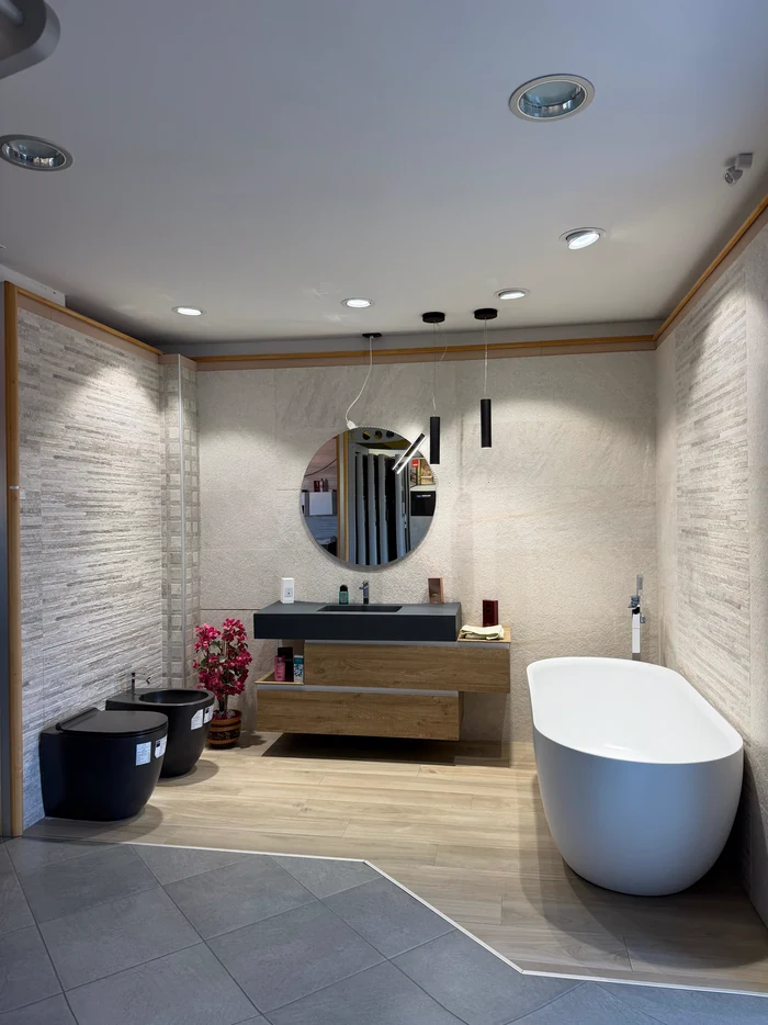 Bagno con vasca freestanding